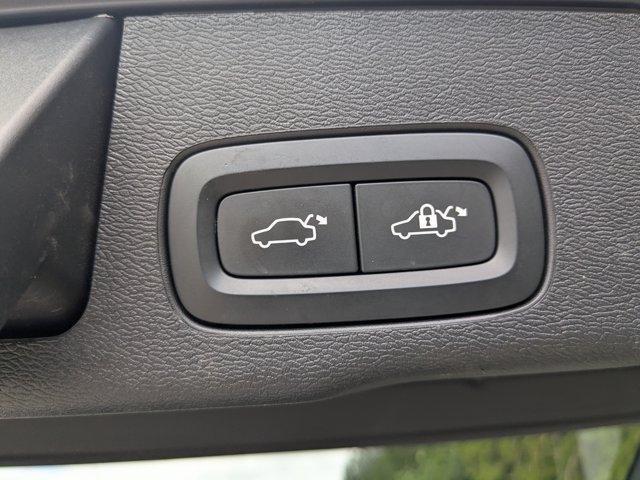 used 2022 Volvo XC60 car, priced at $33,940