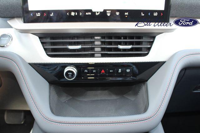 new 2025 Ford Explorer car, priced at $40,364