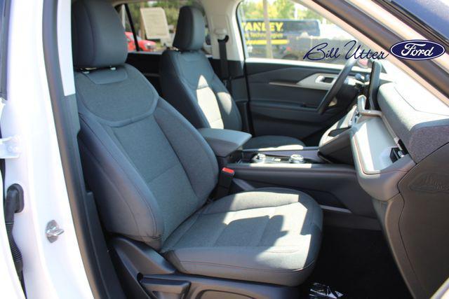 new 2025 Ford Explorer car, priced at $40,364