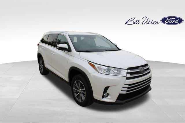 used 2019 Toyota Highlander car, priced at $27,481