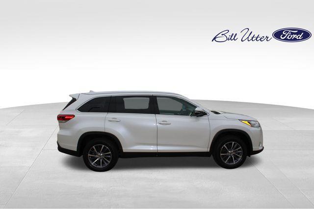 used 2019 Toyota Highlander car, priced at $27,481