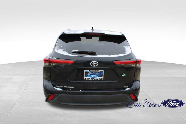 used 2020 Toyota Highlander car, priced at $28,000