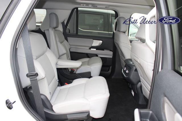 new 2025 Ford Expedition car, priced at $69,950