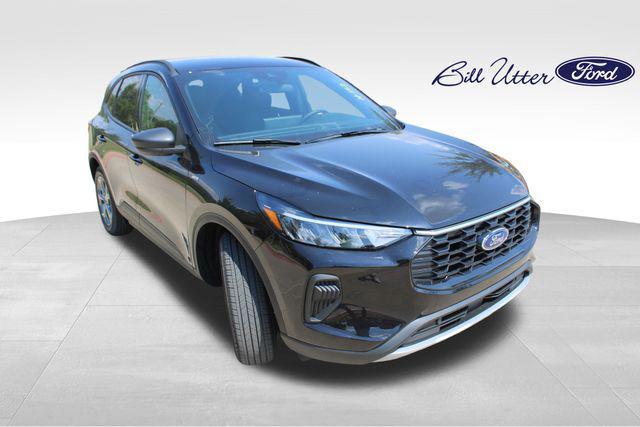 new 2025 Ford Escape car, priced at $30,659