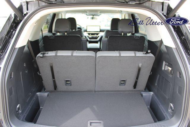 new 2025 Ford Explorer car, priced at $40,917