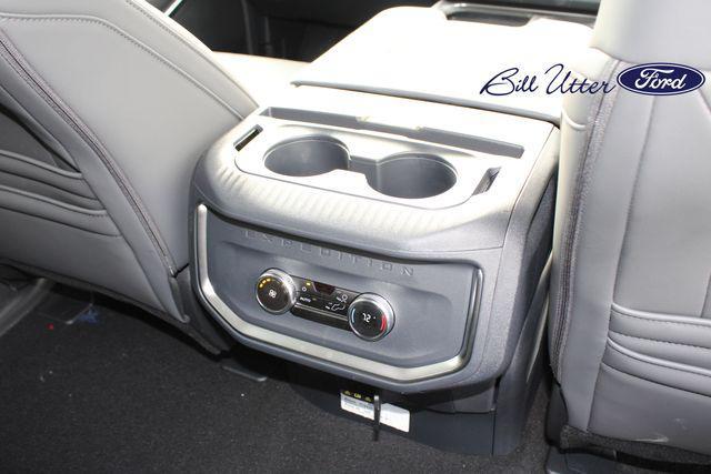 new 2025 Ford Expedition car, priced at $68,705