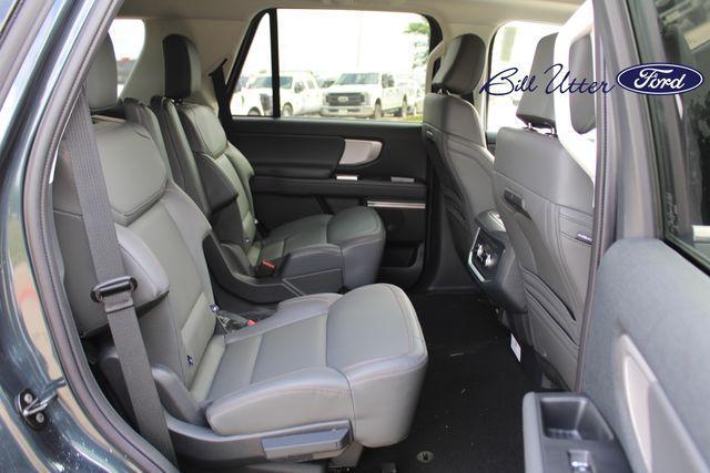 new 2025 Ford Expedition car, priced at $68,705