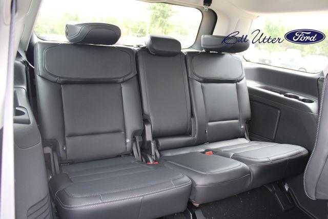 new 2025 Ford Expedition car, priced at $75,744