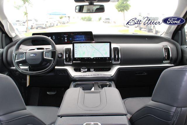 new 2025 Ford Expedition car, priced at $75,744