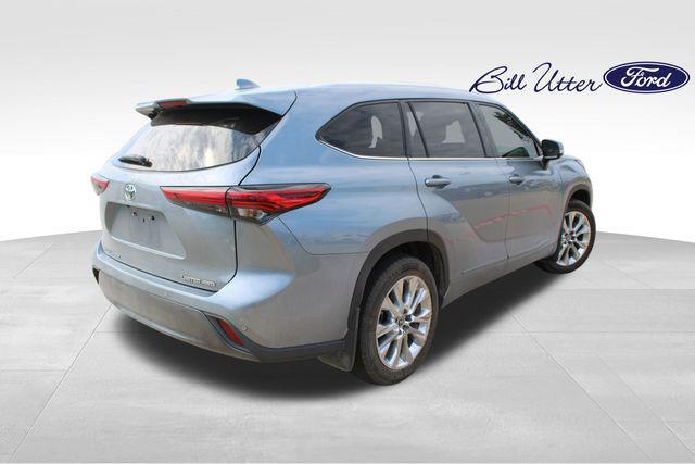 used 2021 Toyota Highlander car, priced at $28,999