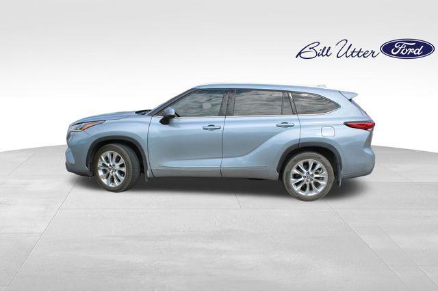 used 2021 Toyota Highlander car, priced at $28,999