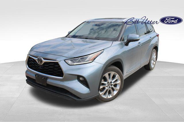 used 2021 Toyota Highlander car, priced at $28,999