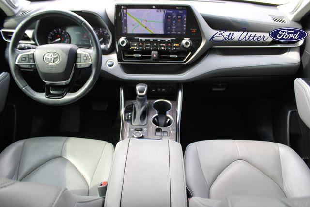 used 2021 Toyota Highlander car, priced at $28,999