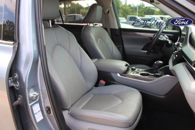 used 2021 Toyota Highlander car, priced at $28,999