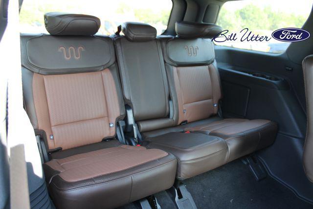 new 2025 Ford Expedition car, priced at $83,678