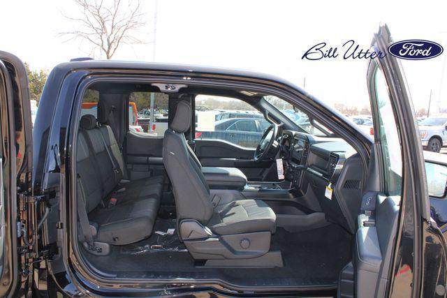 new 2025 Ford F-150 car, priced at $43,832