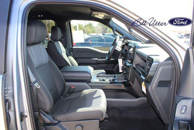 new 2025 Ford F-150 car, priced at $45,202