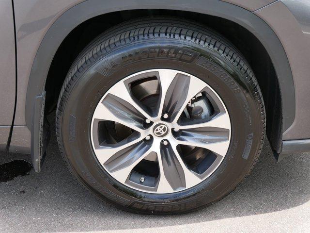 used 2024 Toyota Highlander car, priced at $41,495