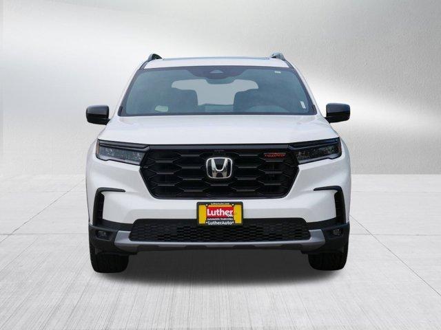 new 2025 Honda Pilot car, priced at $48,580