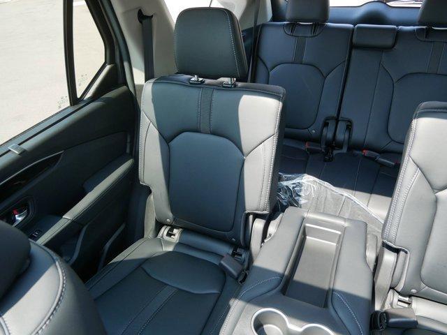 new 2025 Honda Pilot car, priced at $47,361