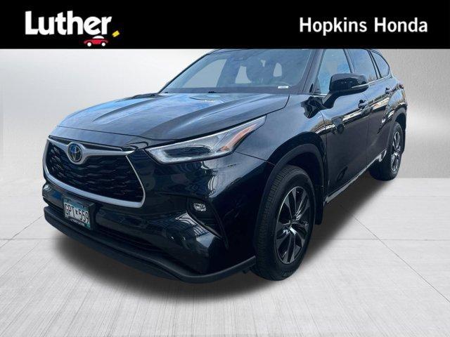 used 2021 Toyota Highlander car, priced at $38,495