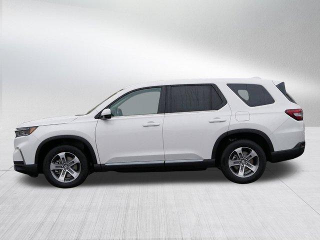 new 2025 Honda Pilot car, priced at $45,690