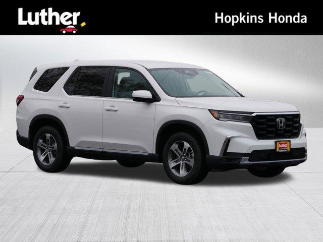 new 2025 Honda Pilot car, priced at $45,690