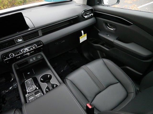 used 2025 Honda Pilot car, priced at $41,995
