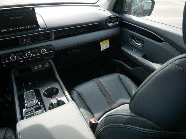 new 2025 Honda Pilot car, priced at $47,618