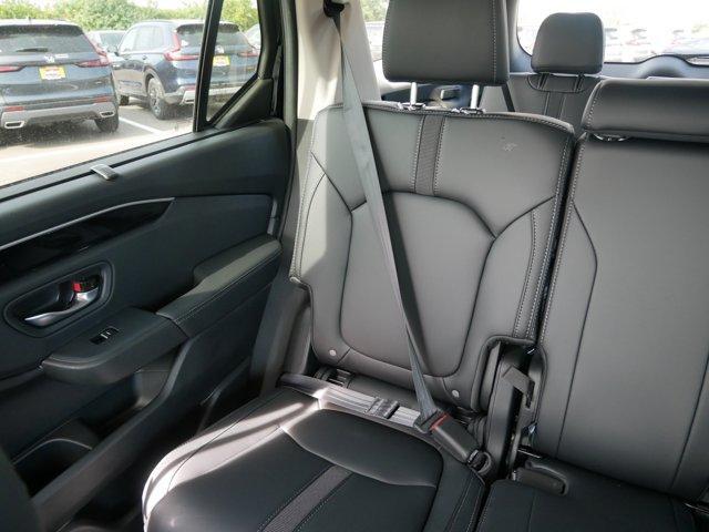 new 2025 Honda Pilot car, priced at $47,618