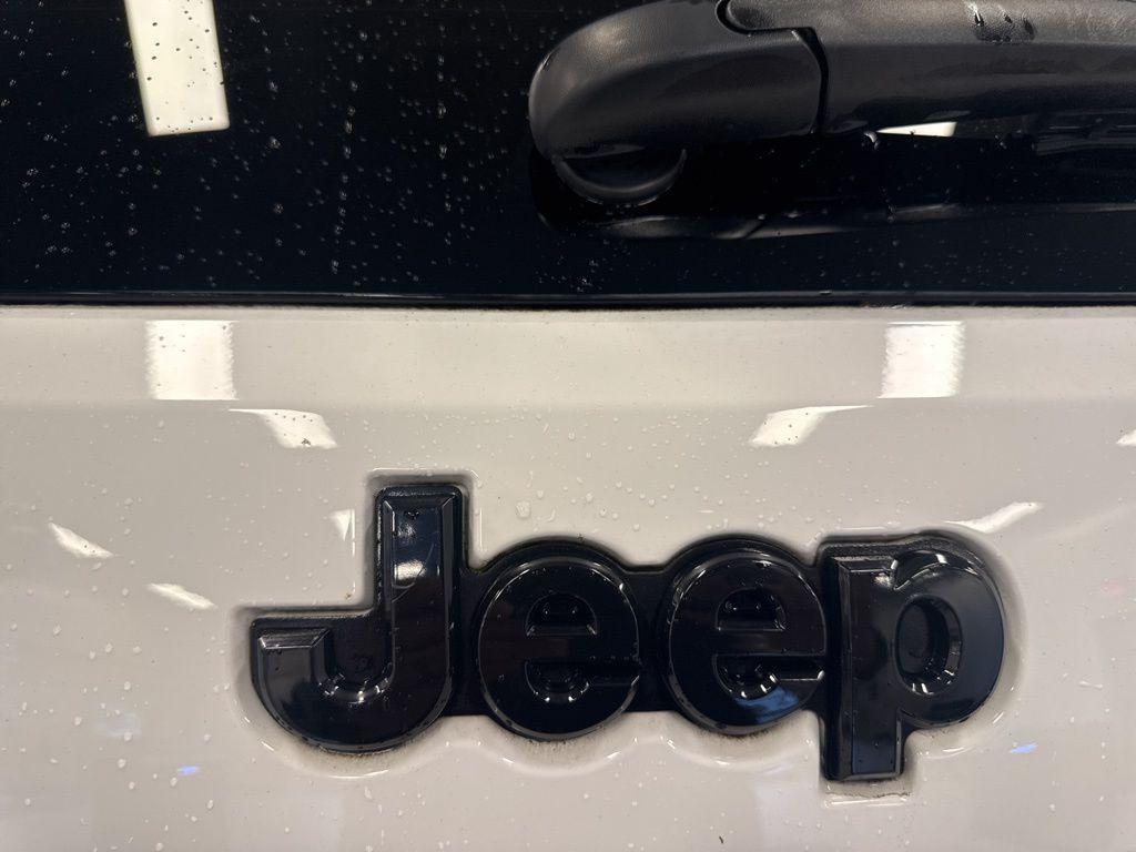 used 2018 Jeep Grand Cherokee car, priced at $17,995