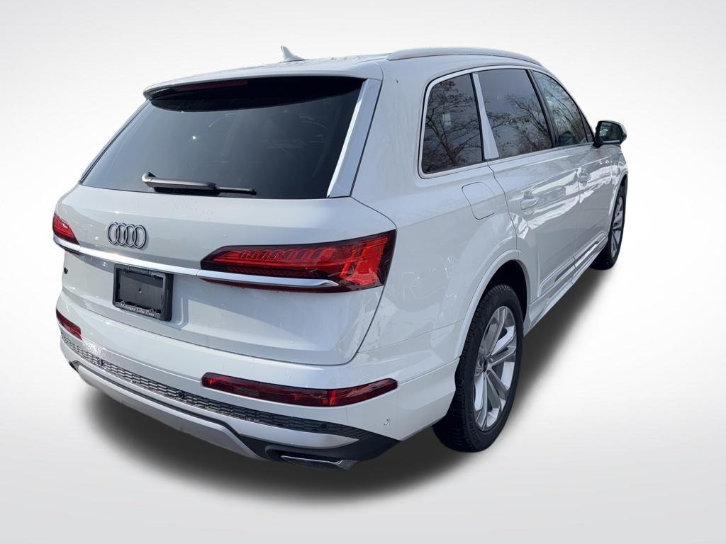 new 2025 Audi Q7 car, priced at $65,575