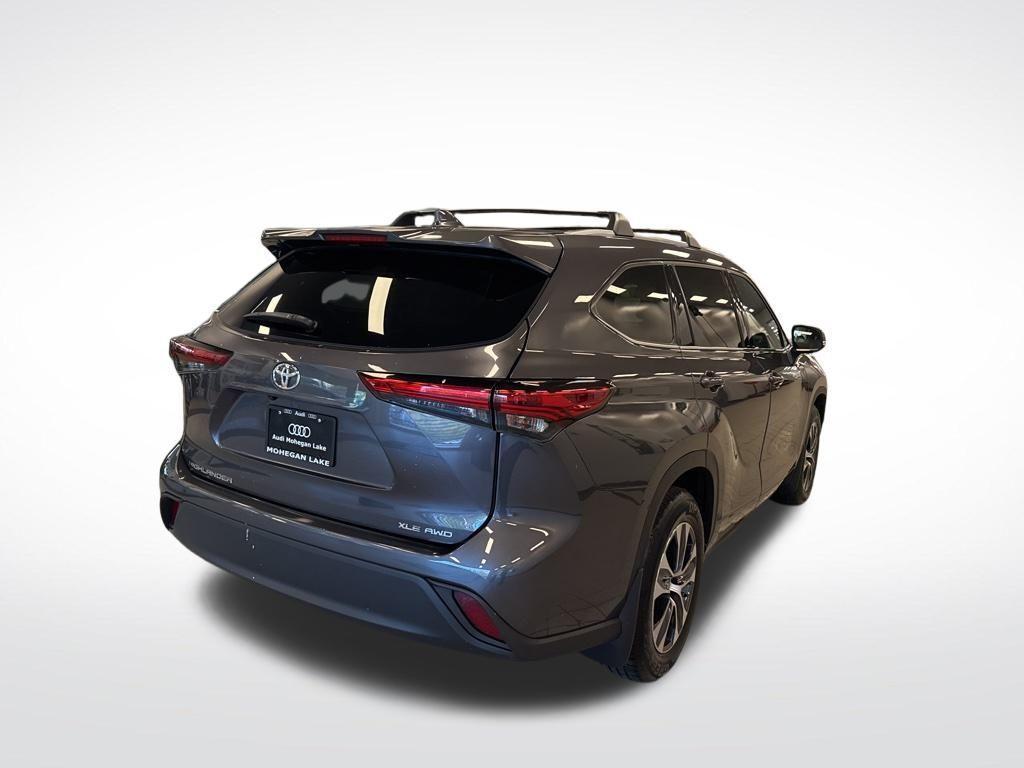 used 2022 Toyota Highlander car, priced at $33,995