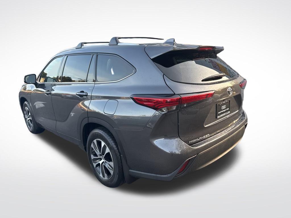 used 2022 Toyota Highlander car, priced at $33,995
