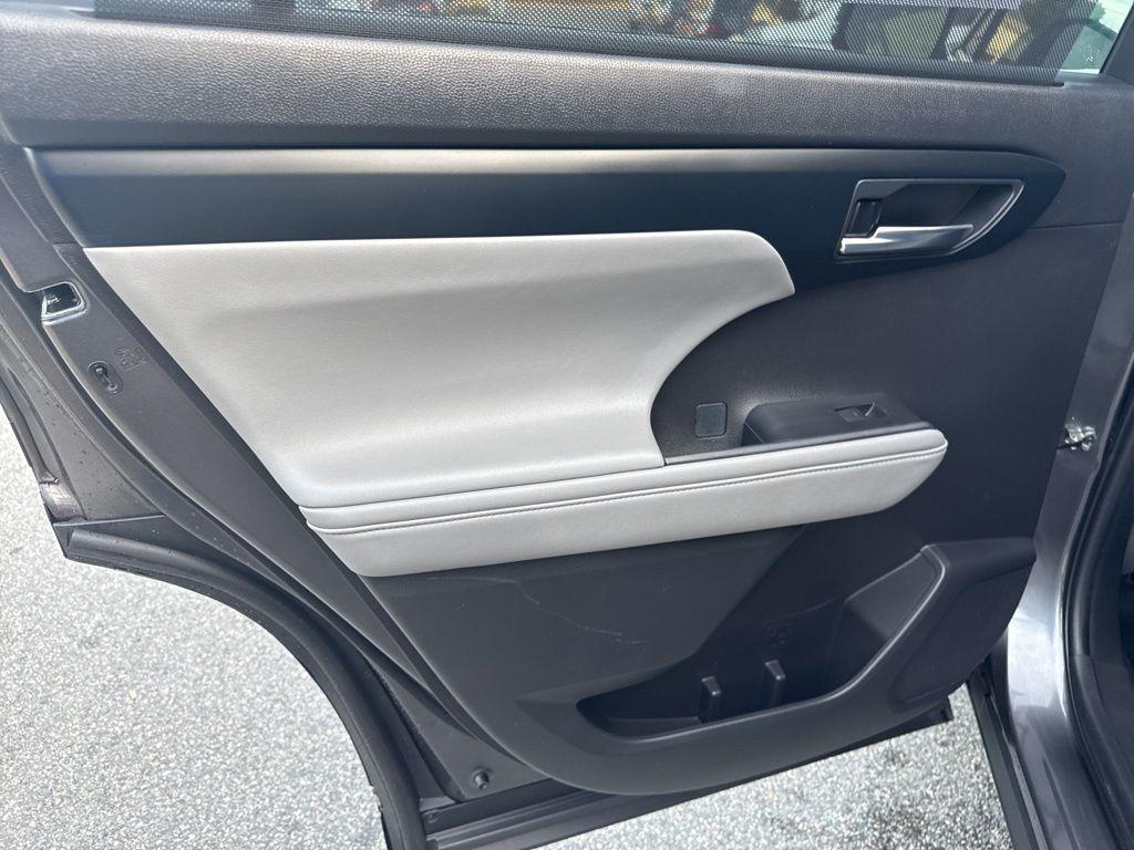 used 2022 Toyota Highlander car, priced at $33,995