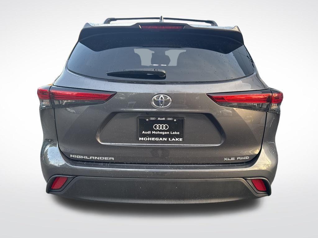 used 2022 Toyota Highlander car, priced at $33,995