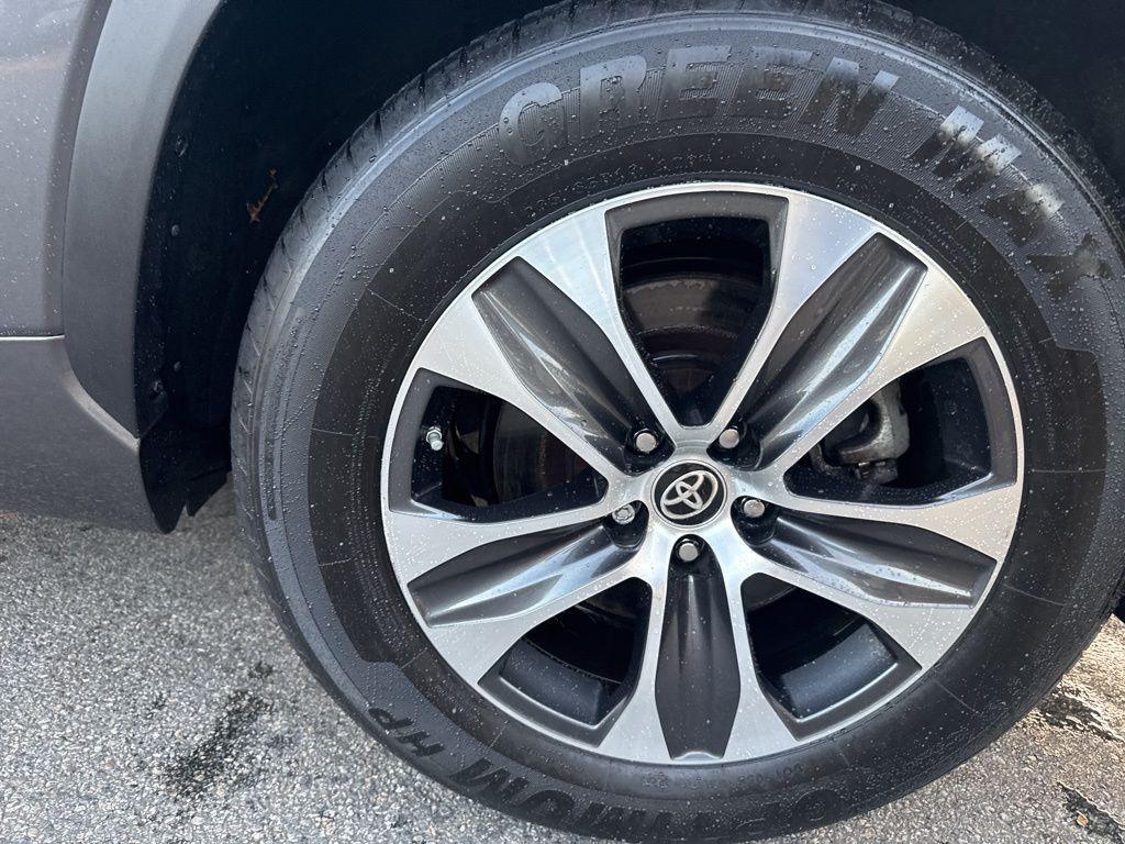used 2022 Toyota Highlander car, priced at $33,995