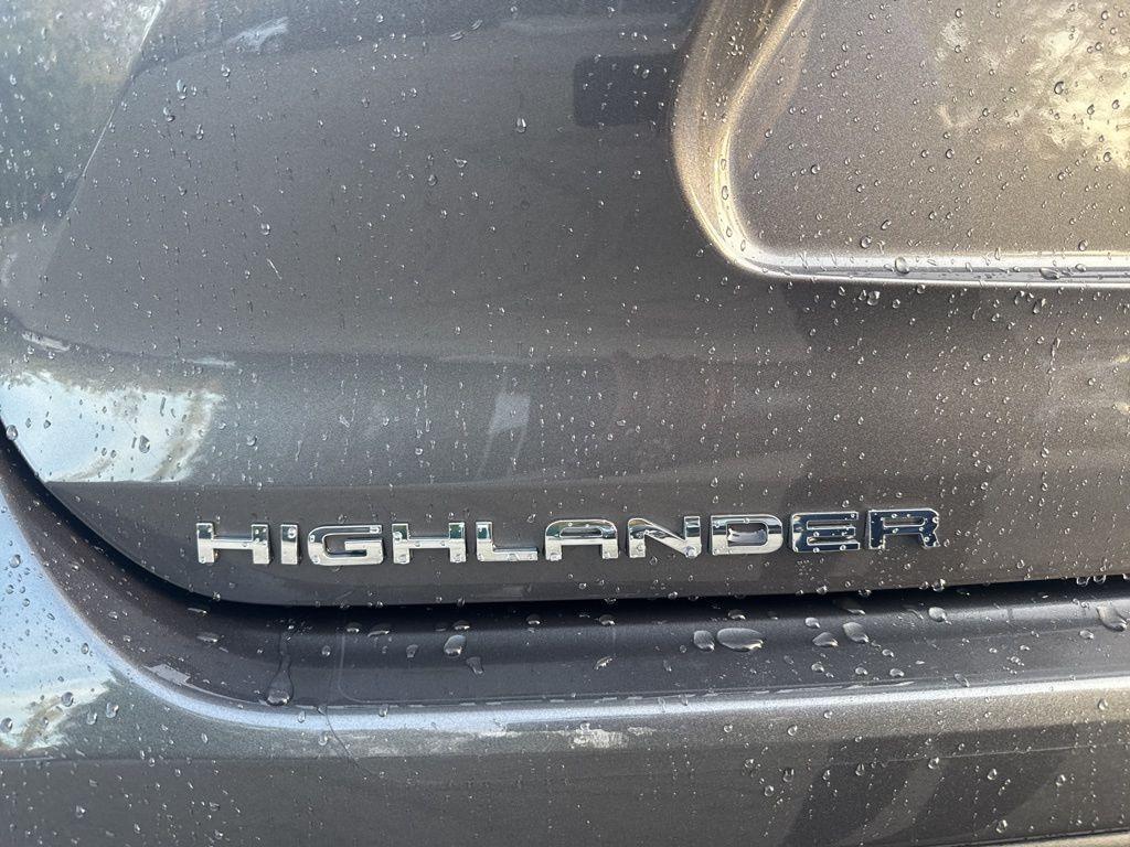 used 2022 Toyota Highlander car, priced at $33,995