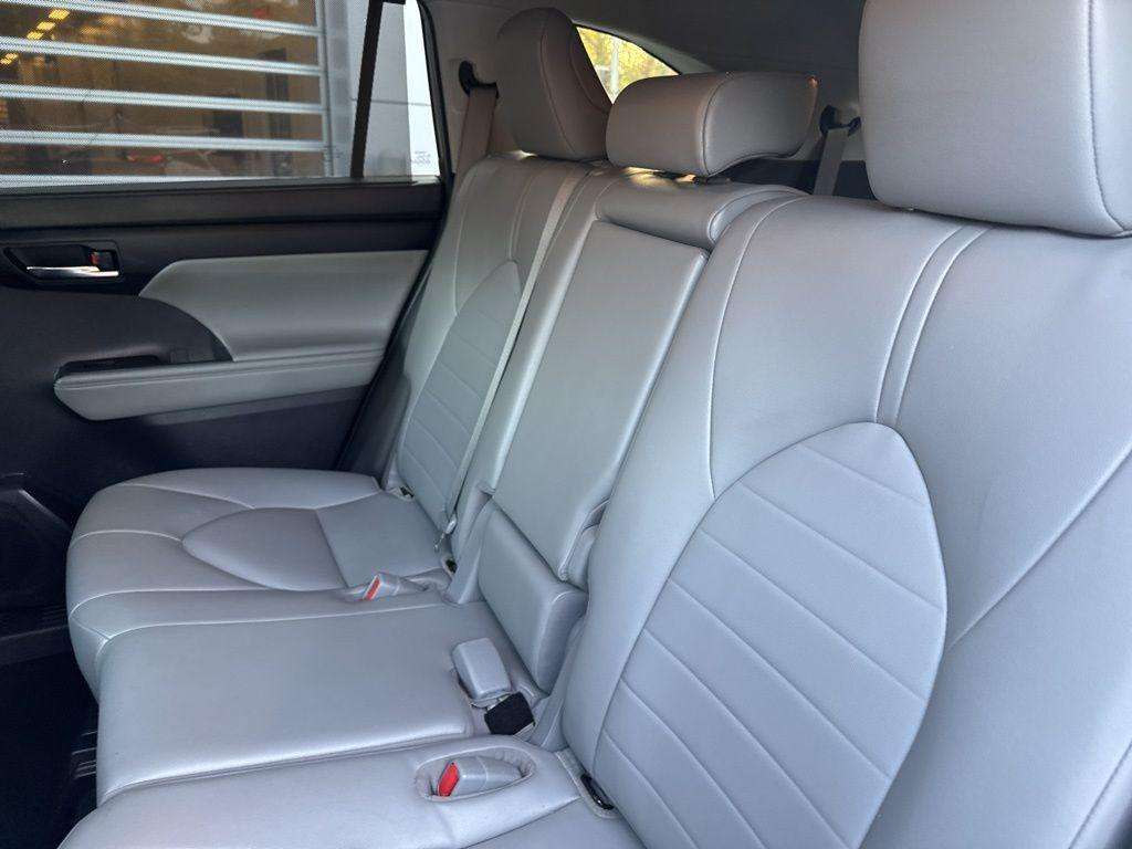 used 2022 Toyota Highlander car, priced at $33,995