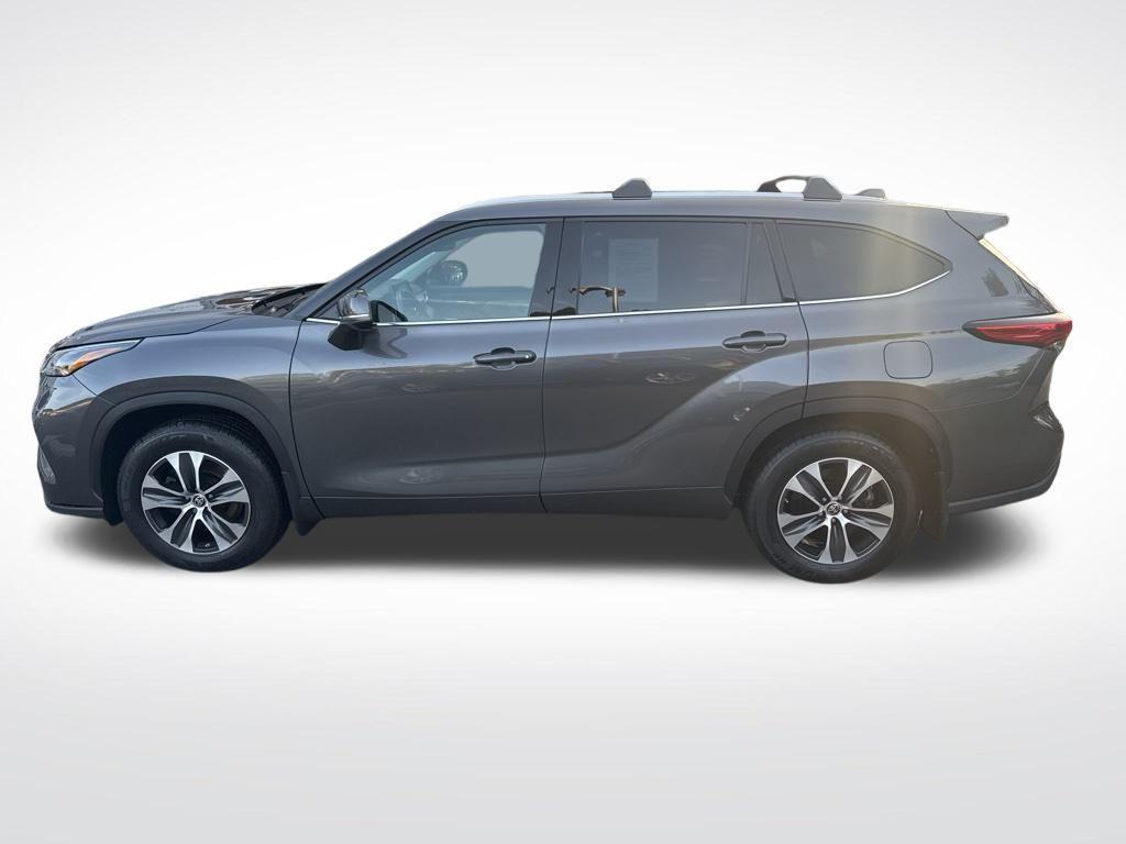 used 2022 Toyota Highlander car, priced at $33,995