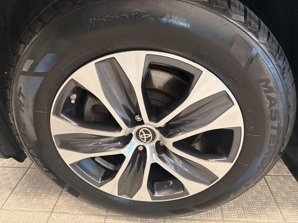 used 2022 Toyota Highlander car, priced at $33,995
