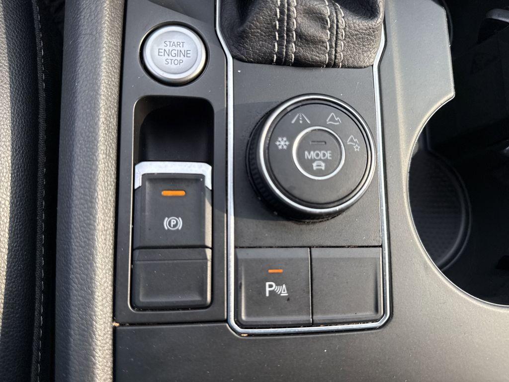 used 2021 Volkswagen Atlas car, priced at $20,999