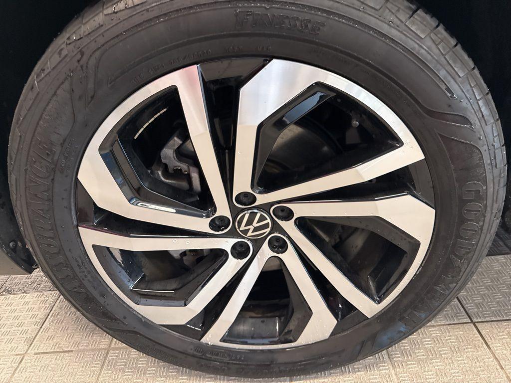 used 2023 Volkswagen Atlas Cross Sport car, priced at $31,990