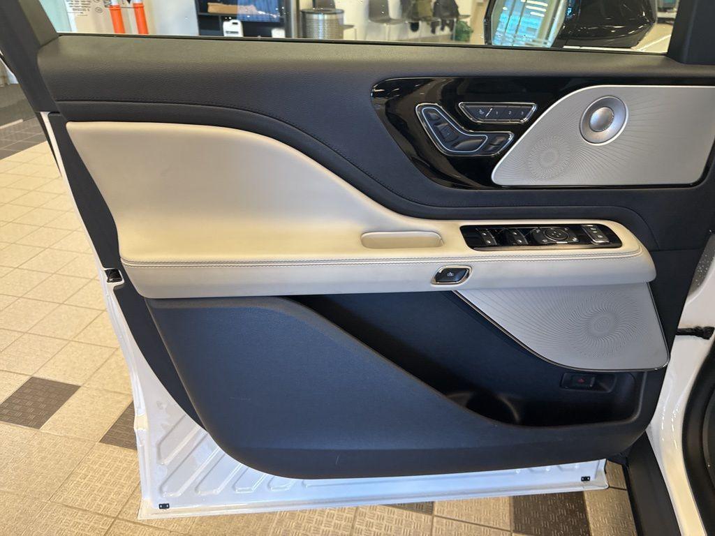 used 2025 Lincoln Aviator car, priced at $66,995