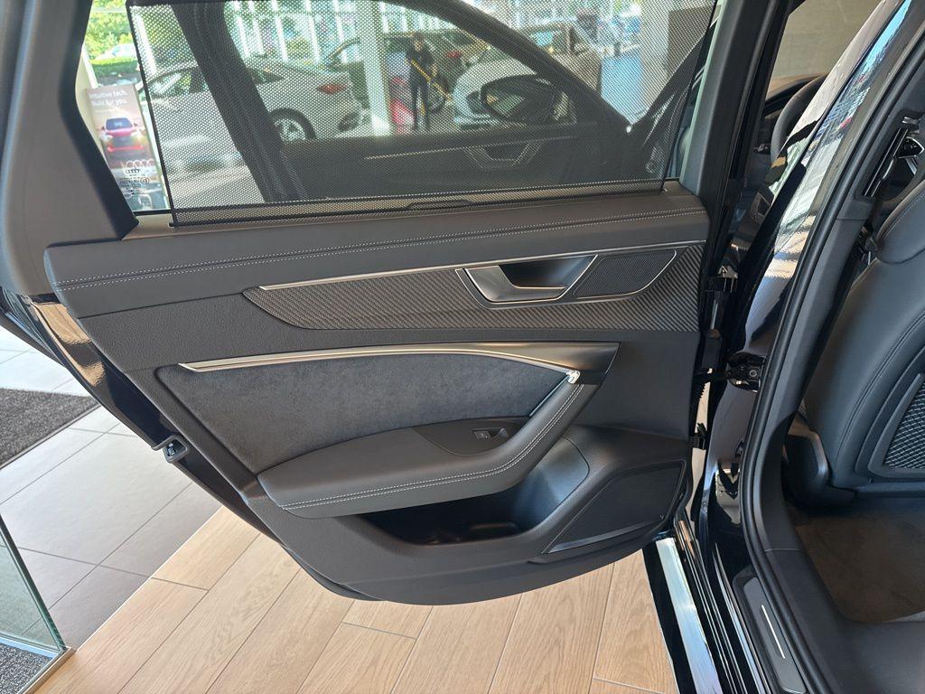 new 2025 Audi RS 6 Avant car, priced at $139,640