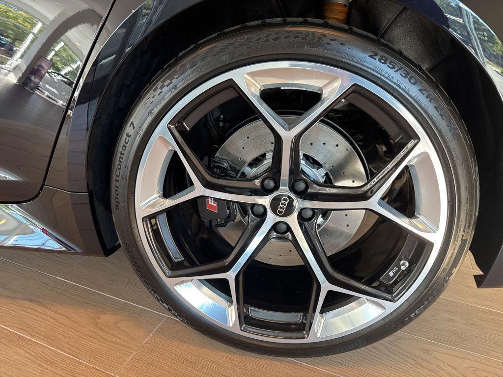 new 2025 Audi RS 6 Avant car, priced at $139,640