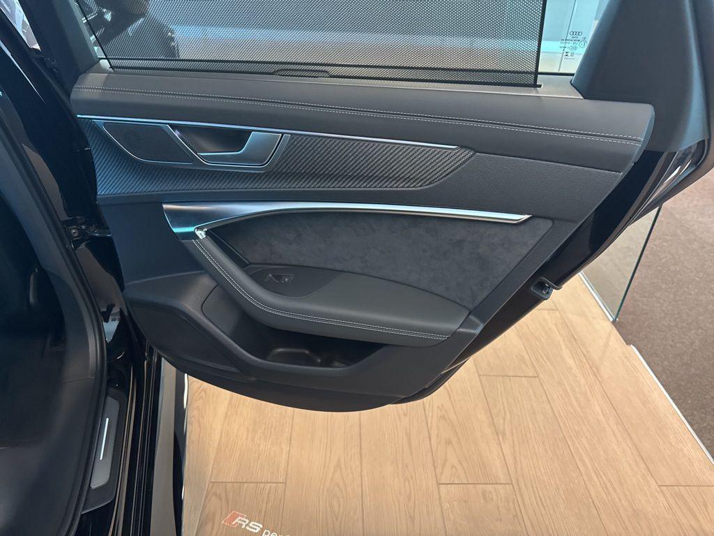 new 2025 Audi RS 6 Avant car, priced at $139,640
