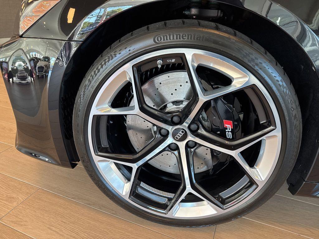 new 2025 Audi RS 6 Avant car, priced at $139,640