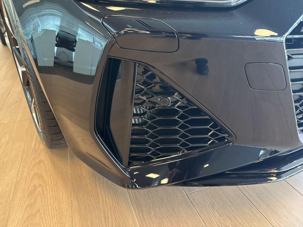 new 2025 Audi RS 6 Avant car, priced at $139,640