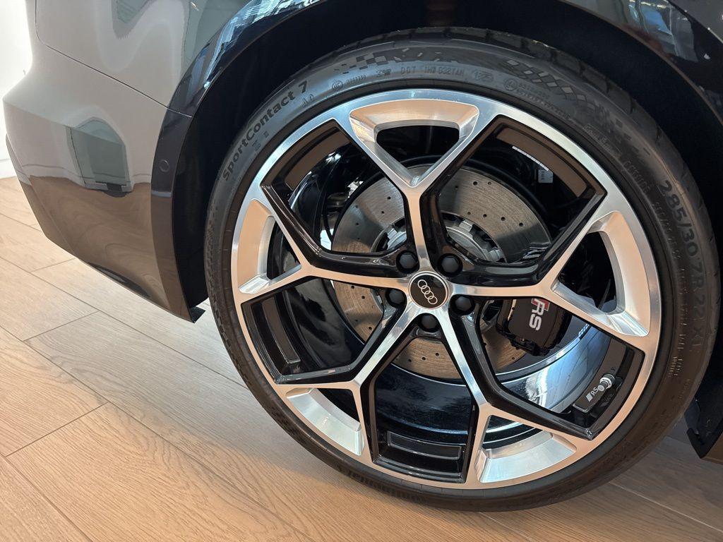 new 2025 Audi RS 6 Avant car, priced at $139,640